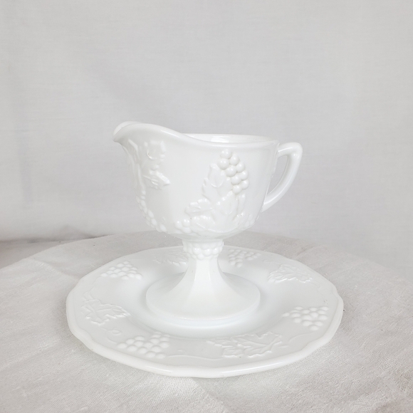 VTG Indiana Colony co Milk glass Harvest grape footed creamer / saucer - Picture 1 of 13